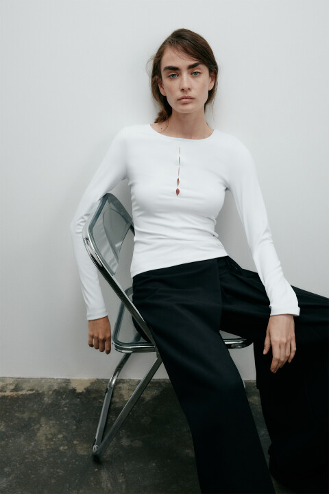 

Лонгслив с разрезом на груди, Черный, Лонгслив с разрезом на груди