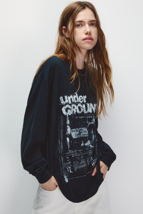 

Лонгслив рваный с надписью, Черный, Лонгслив рваный с надписью