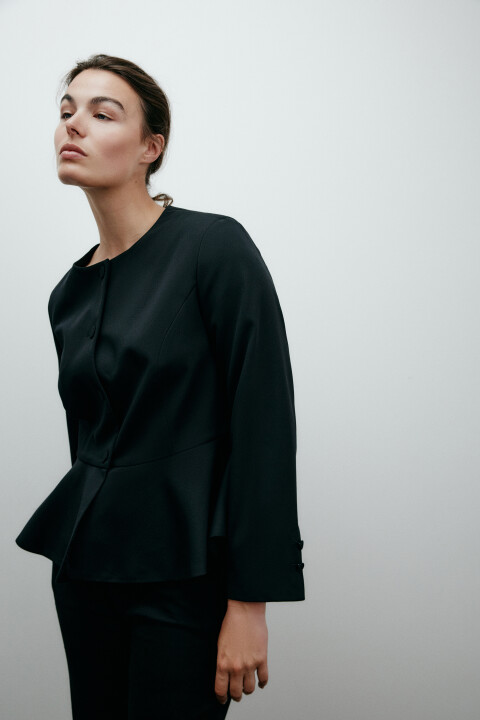 

Жакет приталенный с баской, Черный, Жакет приталенный с баской