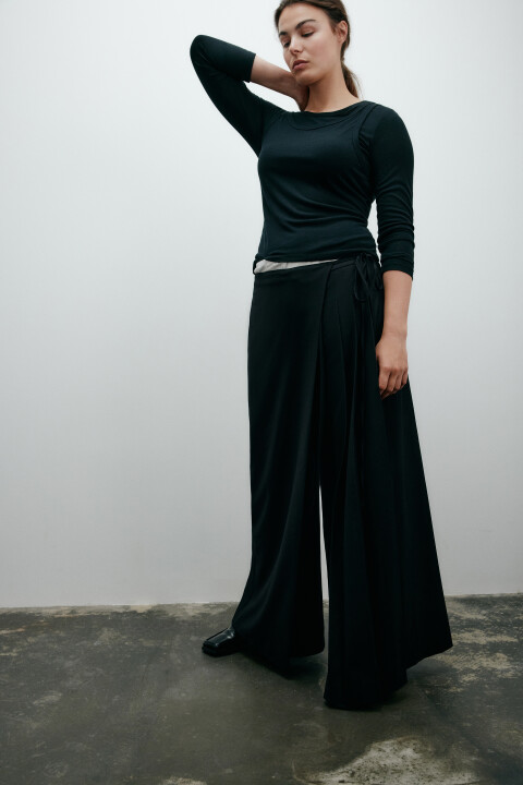 

Брюки широкие костюмные с баской, Черный, Брюки широкие костюмные с баской