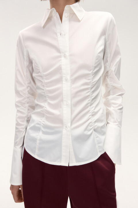 Блузка приталенная со сборками