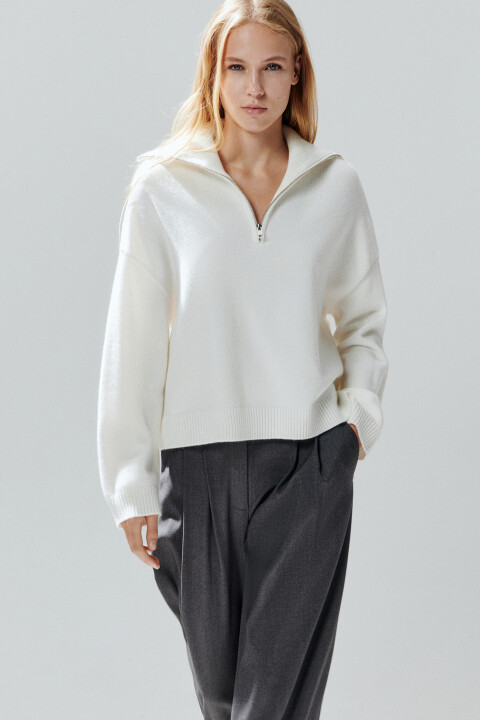 Свитер с воротником на молнии