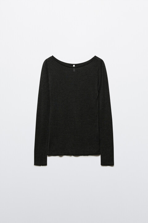 Лонгслив вискозный с вырезом-лодочкой