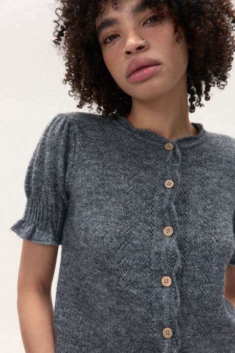 Кардиган на пуговицах с пышными рукавами