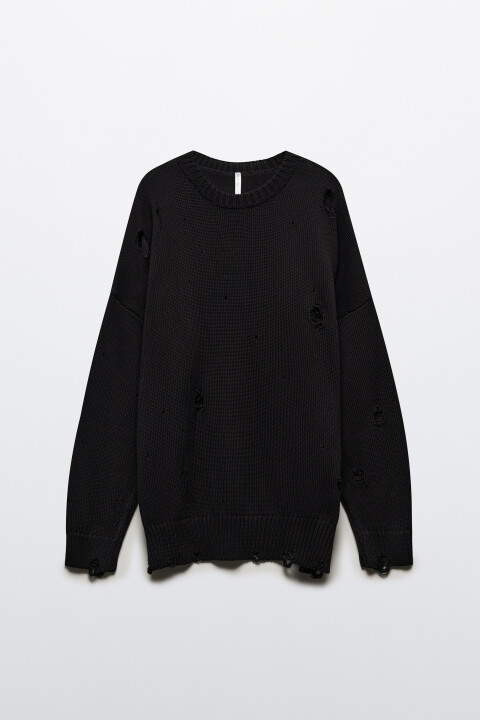 Джемпер вязаный с рваными элементами