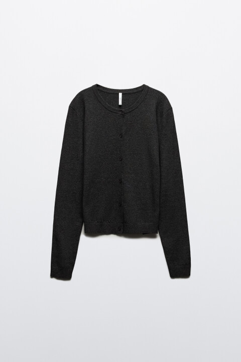 Кардиган на пуговицах с круглым вырезом