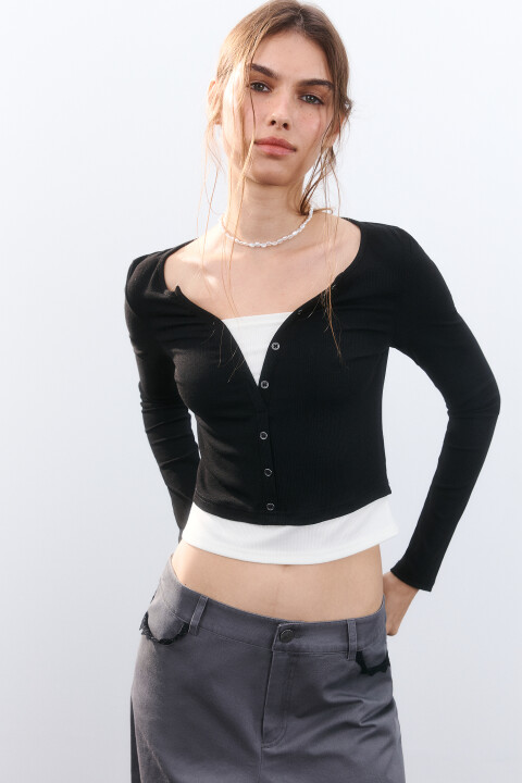 Лонгслив с имитацией майки