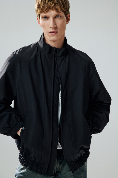 Куртка-ветровка на молнии