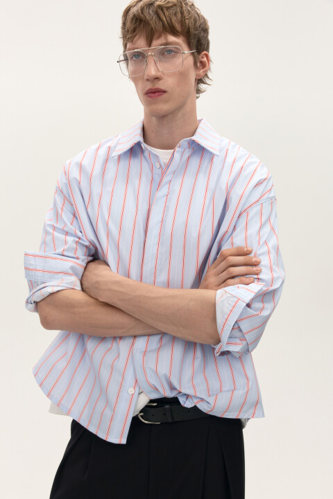 

Рубашка oversize в полоску с нашивкой, Голубой, Рубашка oversize в полоску с нашивкой