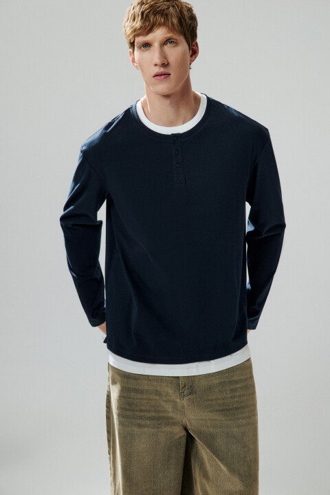 Лонгслив двуслойный с застежкой на груди