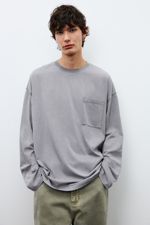 Лонгслив с вареным эффектом и карманом
