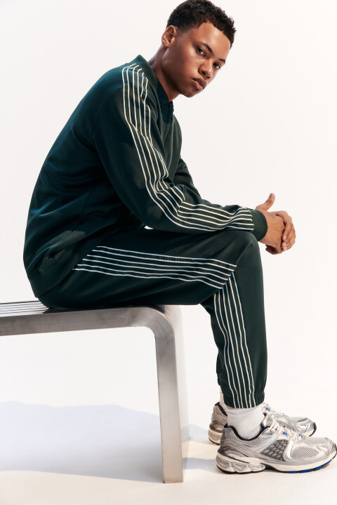 

Брюки-джоггеры спортивные с лампасами, Черный, Брюки-джоггеры спортивные с лампасами