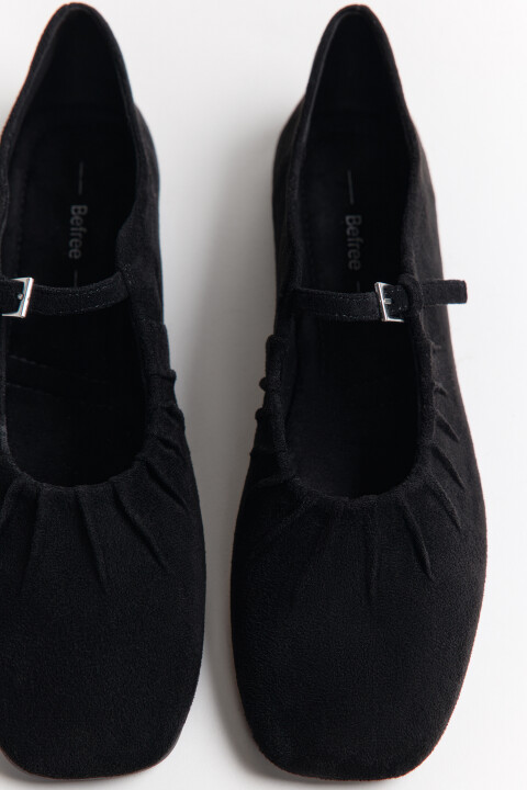 

Балетки с ремешком и складками, Черный, Балетки с ремешком и складками