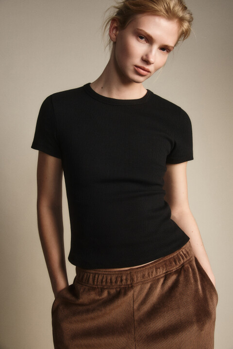 

Футболка приталенная в рубчик, Черный, Футболка приталенная в рубчик