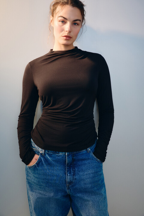 

Лонгслив с воротником и драпировками, Черный, Лонгслив с воротником и драпировками