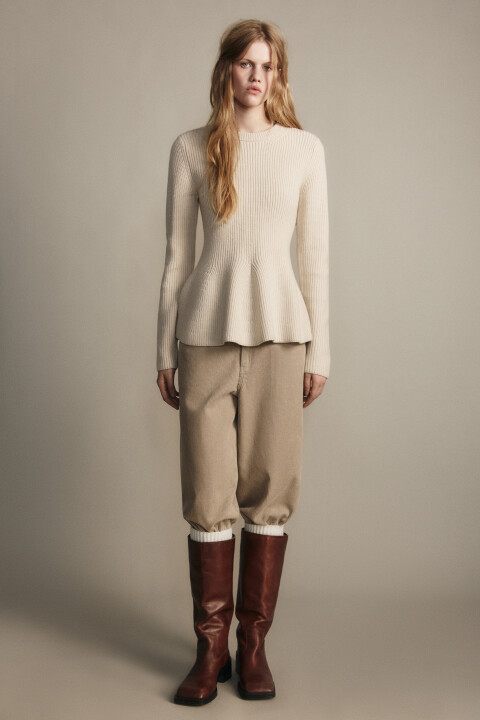 

Джемпер вязаный приталенный с баской, Бежевый, Джемпер вязаный приталенный с баской