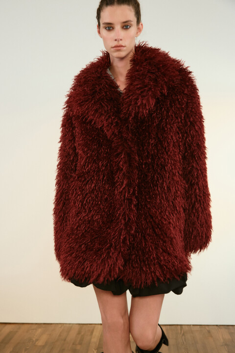 Шуба утепленная с длинным ворсом