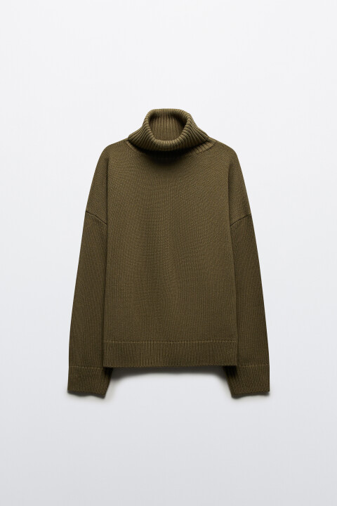 Свитер oversize с горлом