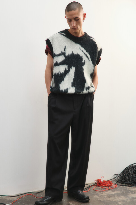 

Жилет вязаный с принтом-абстракцией, Черный, Жилет вязаный с принтом-абстракцией