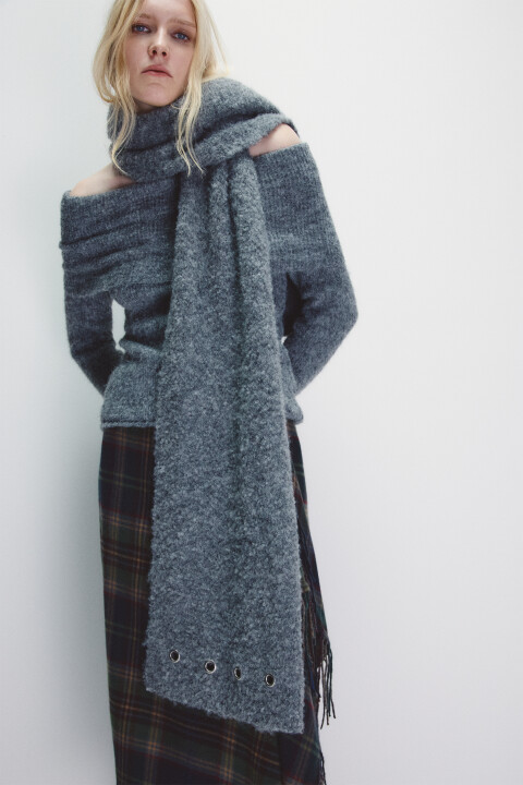 

Шарф с металлическими люверсами, Серый, Шарф с металлическими люверсами