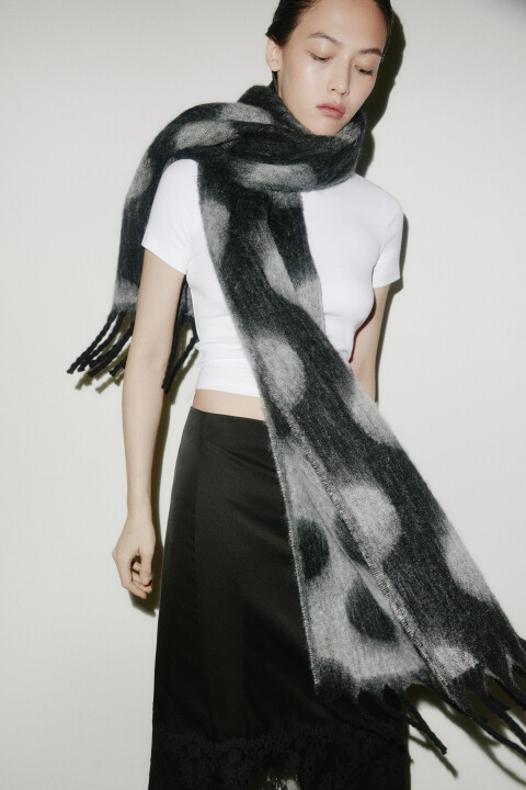 

Шарф теплый с бахромой и принтом, Черный, Шарф теплый с бахромой и принтом