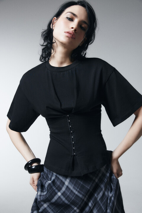 

Футболка-топ приталенная на крючках, Черный, Футболка-топ приталенная на крючках