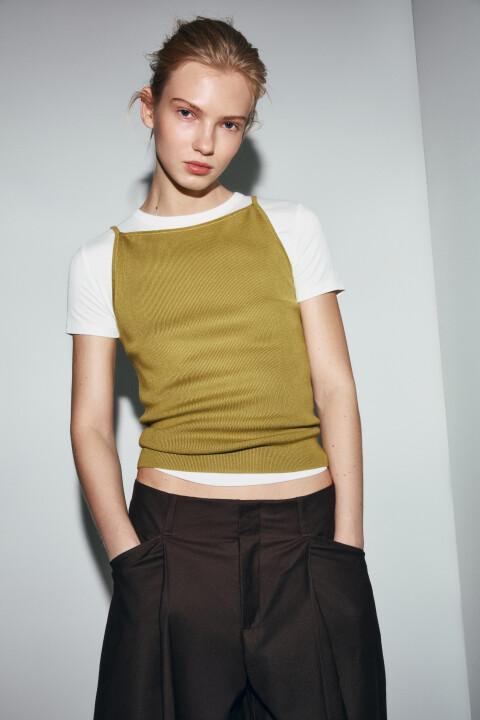 

Майка-топ облегающая в рубчик на коротких бретелях, Черный, Майка-топ облегающая в рубчик на коротких бретелях