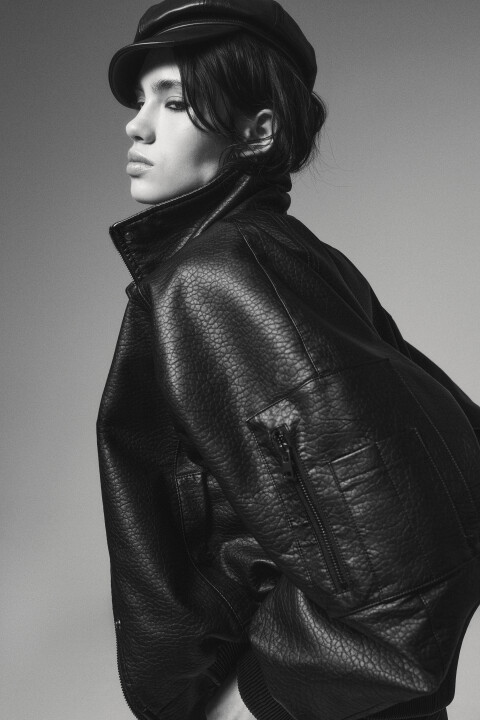 

Куртка-бомбер с кожаной фактурой утепленная без капюшона, Черный, куртка-бомбер с кожаной фактурой утепленная без капюшона