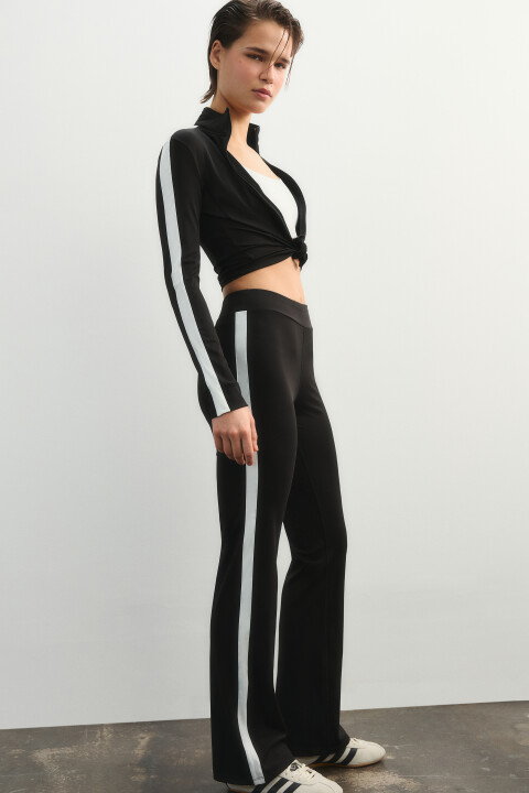 

Брюки клеш спортивные с высокой посадкой и лампасами, Черный, Брюки клеш спортивные с высокой посадкой и лампасами