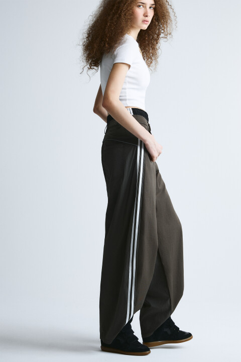 

Брюки широкие твиловые с лампасами, Зеленый, брюки широкие твиловые с лампасами