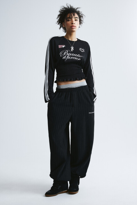 

Лонгслив приталенный с декоративной сборкой, Черный, Лонгслив приталенный с декоративной сборкой