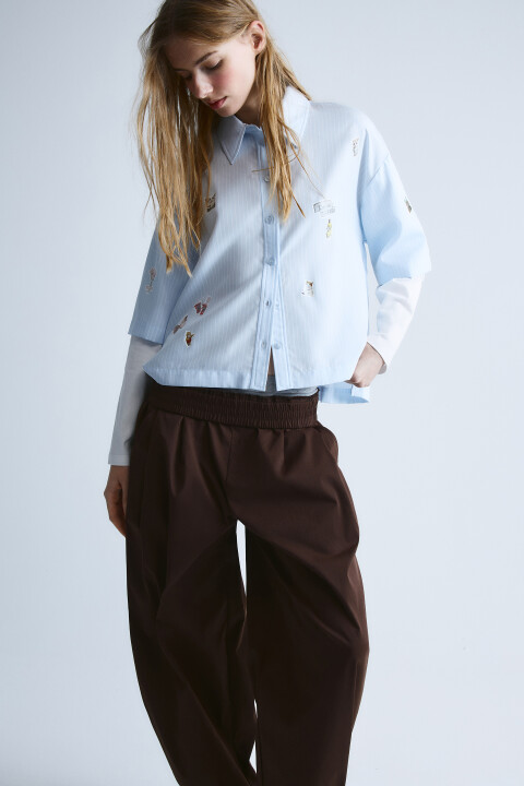 

Рубашка с имитацией второго слоя и стикерами, Голубой, Рубашка с имитацией второго слоя и стикерами