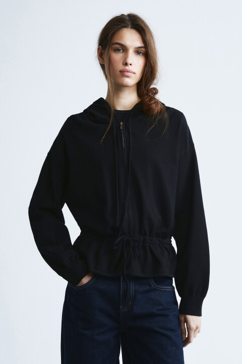 

Худи-зипка вязаная с баской, Черный, Худи-зипка вязаная с баской