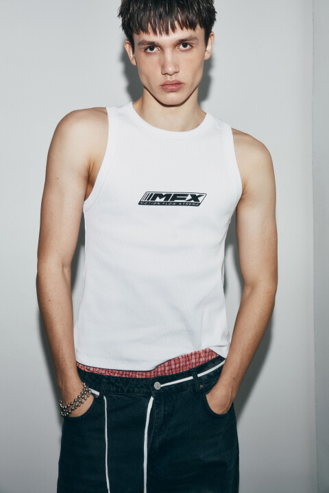 

Майка-топ облегающая в рубчик с принтом, Белый, Майка-топ облегающая в рубчик с принтом