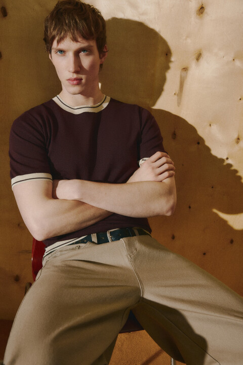 

Футболка приталенная вязаная с контрастной окантовкой, Коричневый, Футболка приталенная вязаная с контрастной окантовкой