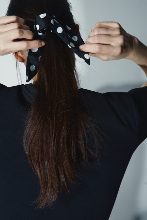 

Заколка-краб в виде бантика в горошек, Черный, Заколка-краб в виде бантика в горошек