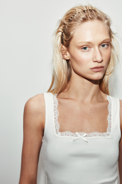 

Майка-топ облегающая с кружевной вставкой, Желтый, Майка-топ облегающая с кружевной вставкой