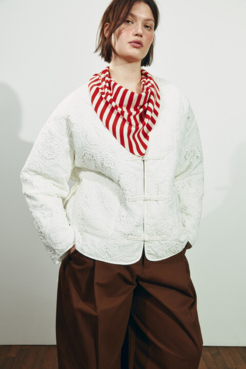 

Жакет-бомбер укороченный на петлях с узором, Молочный, Жакет-бомбер укороченный на петлях с узором