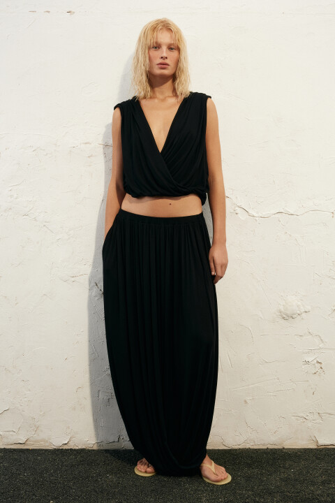 

Майка-топ вискозная с капюшоном и драпировкой, Черный, Майка-топ вискозная с капюшоном и драпировкой