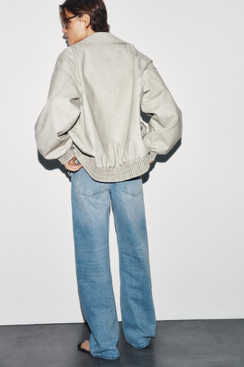 

Куртка-бомбер с кожаной фактурой вареная без капюшона, Молочный, Куртка-бомбер с кожаной фактурой вареная без капюшона