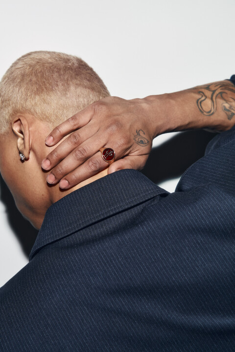 

Кольцо-печатка золотистое с цветной вставкой, Серый, Кольцо-печатка золотистое с цветной вставкой