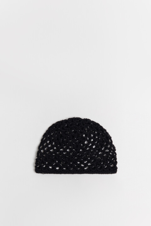 

Шапка-бини вязаная ажурная с колечками, Черный, Шапка-бини вязаная ажурная с колечками