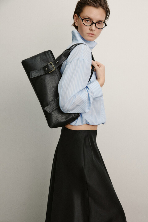 

Сумка-тоут с кожаной фактурой и ремешками, Черный, Сумка-тоут с кожаной фактурой и ремешками