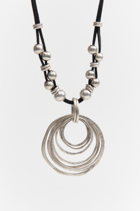 

Колье-шнурок с подвесками, Серый, Колье-шнурок с подвесками