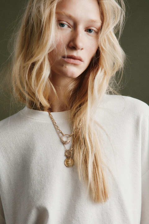 

Колье двухслойное золотистое с подвесками, Желтый, Колье двухслойное золотистое с подвесками