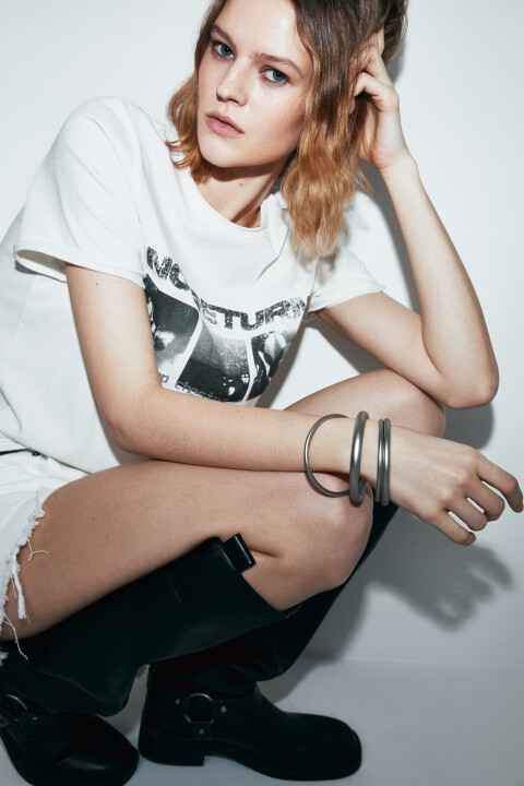 

Набор браслетов серебристых разной толщины (4 штуки), Серый, Набор браслетов серебристых разной толщины (4 штуки)