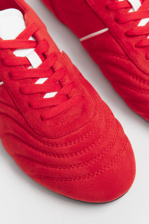 

Кроссовки низкие с замшевой фактурой и строчкой, Красный, Кроссовки низкие с замшевой фактурой и строчкой