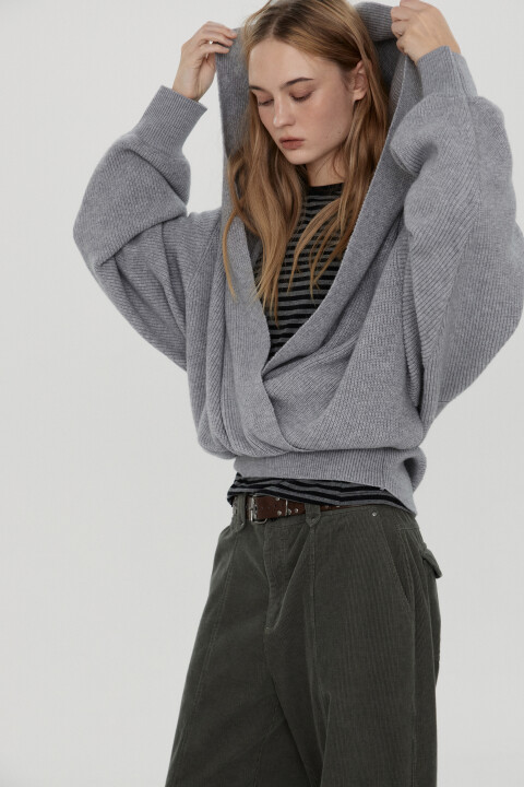 Джемпер оверсайз вязаный на запах с капюшоном