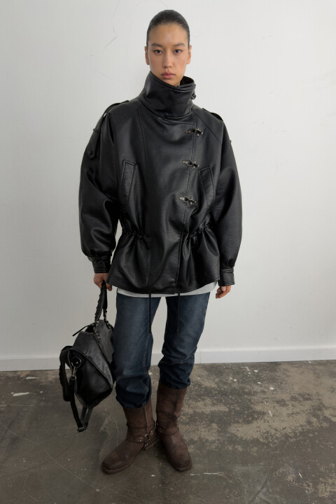 Куртка с воротником-стойкой на кулиске утепленная