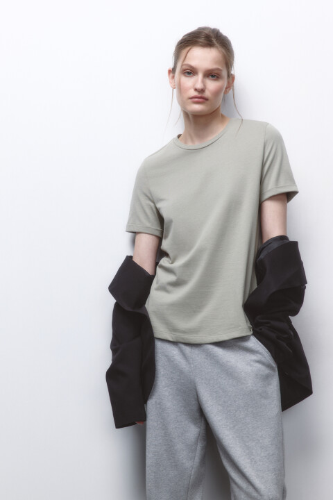 футболка женская befree Футболка базовая с подвернутыми рукавами